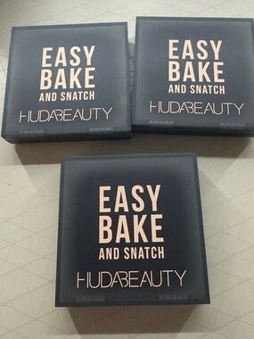 Huda Beauty Easy Bake and Snatch Pressed Brightening and Setting Powder